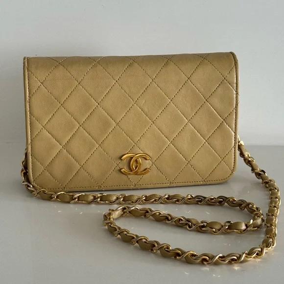 *SOLD** Chanel Vintage Nude Full Flap w/ 24kt Gold Plated Hardware - Picture 1 of 15
